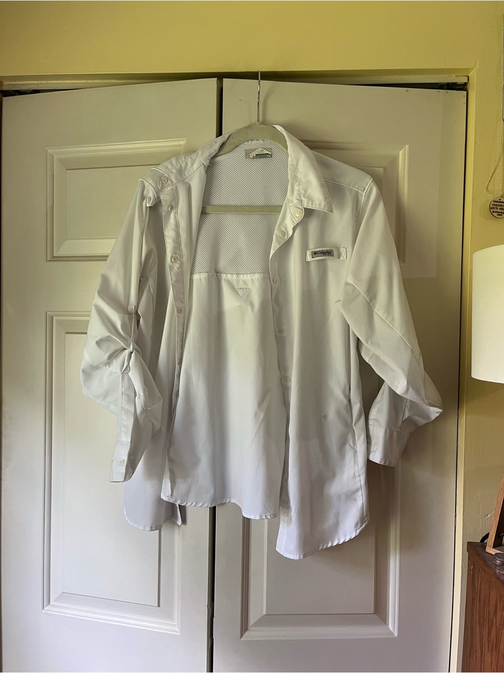 White Columbia PFG shirt Size Large.